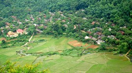 Tourists to Hoa Binh up nearly 38